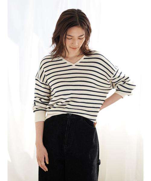 AMERICAN HOLIC（アメリカンホリック）の「Vネック肩落ちゆるニットプルオーバー  ＊（ニット/セーター・レディース・ネイビー/サックスブルー/イエロー/アイボリー/ラベンダー/その他7・M/L）」の20枚目の写真