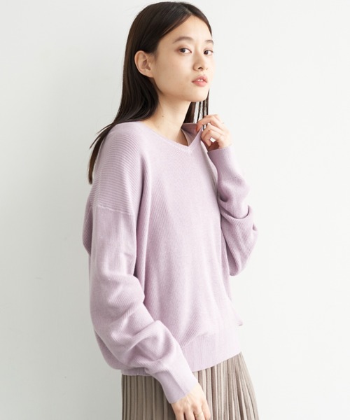 AMERICAN HOLIC（アメリカンホリック）の「Vネック肩落ちゆるニットプルオーバー  ＊（ニット/セーター・レディース・ネイビー/サックスブルー/イエロー/アイボリー/ラベンダー/その他7・M/L）」の4枚目の写真