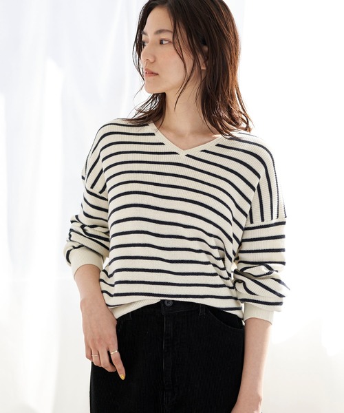 AMERICAN HOLIC（アメリカンホリック）の「Vネック肩落ちゆるニットプルオーバー  ＊（ニット/セーター・レディース・ネイビー/サックスブルー/イエロー/アイボリー/ラベンダー/その他7・M/L）」の6枚目の写真