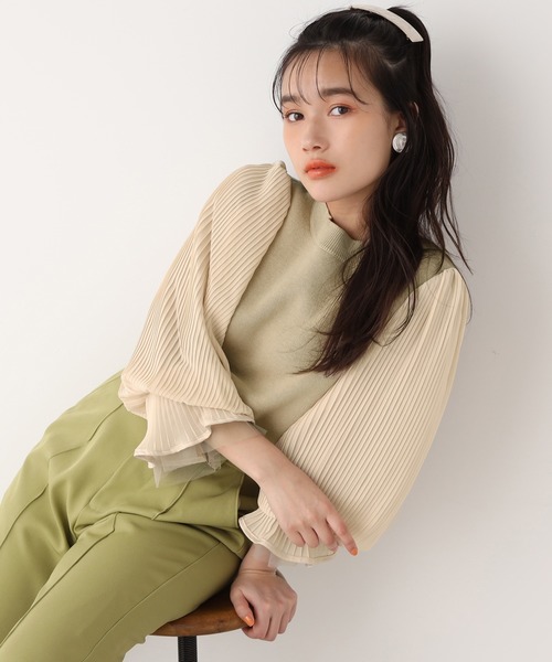 one after another NICE CLAUP（ワンアフターアナザーナイスクラップ）の「袖プリーツニット（ニット/セーター・レディース・ベージュ/グリーン/アイボリー・FREE）」の2枚目の写真