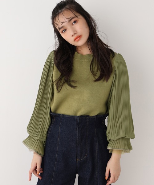 one after another NICE CLAUP（ワンアフターアナザーナイスクラップ）の「袖プリーツニット（ニット/セーター・レディース・ベージュ/グリーン/アイボリー・FREE）」の3枚目の写真