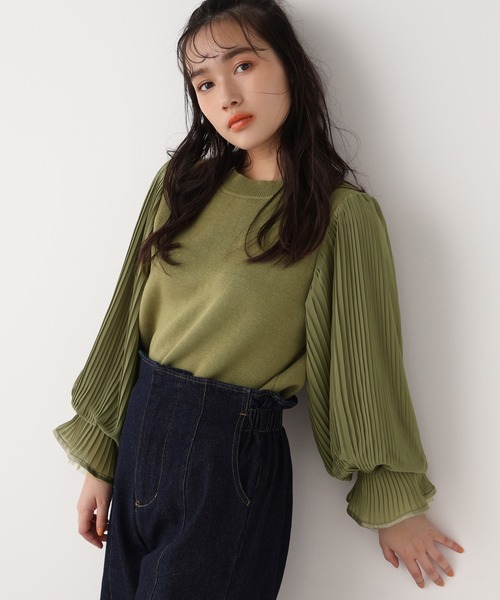 one after another NICE CLAUP（ワンアフターアナザーナイスクラップ）の「袖プリーツニット（ニット/セーター・レディース・ベージュ/グリーン/アイボリー・FREE）」の5枚目の写真