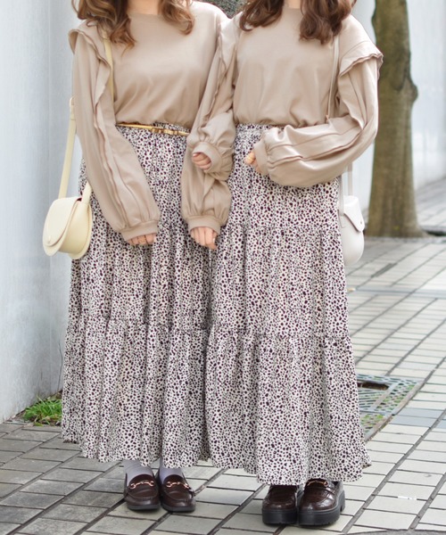 PairPair(ペアペア)の「袖ボリュームフリル付プルオーバー(スウェット・レディース・グレイッシュベージュ/モカ・FREE)」の3枚目の写真