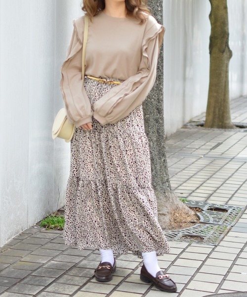 PairPair(ペアペア)の「袖ボリュームフリル付プルオーバー(スウェット・レディース・グレイッシュベージュ/モカ・FREE)」の5枚目の写真