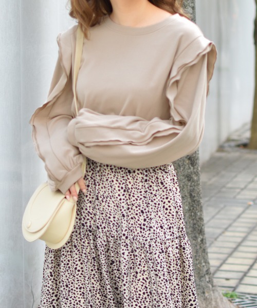 PairPair(ペアペア)の「袖ボリュームフリル付プルオーバー(スウェット・レディース・グレイッシュベージュ/モカ・FREE)」の6枚目の写真