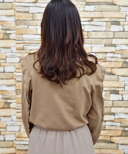 PairPair(ペアペア)の「袖ボリュームフリル付プルオーバー(スウェット・レディース・グレイッシュベージュ/モカ・FREE)」の12枚目の写真