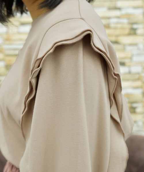 PairPair(ペアペア)の「袖ボリュームフリル付プルオーバー(スウェット・レディース・グレイッシュベージュ/モカ・FREE)」の13枚目の写真