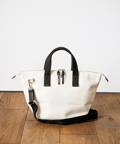 Cabas （キャバ）の「CaBas N°33+S Bowlerbag small + shoulder strap（ハンドバッグ・レディース・ネイビー/カーキ/ホワイト×ブラック・SMALL）」の3枚目の写真