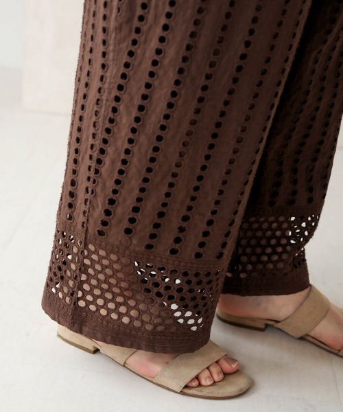 Bab（バブ）の「【WEB限定】コットンレースミックスパンツ（その他パンツ・レディース・ブラウン/オフホワイト/チャコールグレー・38）」の16枚目の写真