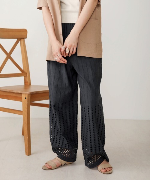 Bab（バブ）の「【WEB限定】コットンレースミックスパンツ（その他パンツ・レディース・ブラウン/オフホワイト/チャコールグレー・38）」の22枚目の写真