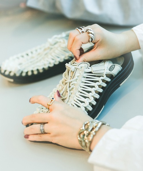 KEEN（キーン）の「【KEEN/キーン】 UNEEK SMU：JOURNAL STANDARD別注サンダル◆（サンダル・レディース・ホワイト系その他・24/25/24.5/23.5/23cm/22.5cm）」の2枚目の写真