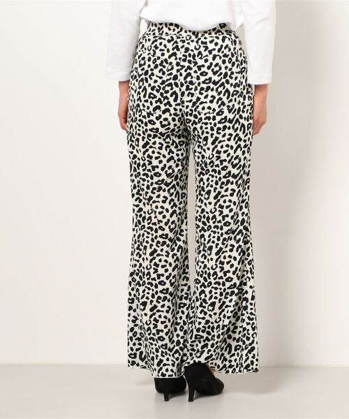 FIG&VIPER（フィグアンドバイパー）の「レオパードフレアPT（その他パンツ・レディース・ダークグレー/ベージュ/ホワイト・FREE）」の4枚目の写真