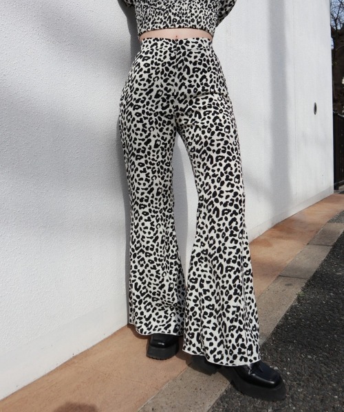 FIG&VIPER（フィグアンドバイパー）の「レオパードフレアPT（その他パンツ・レディース・ダークグレー/ベージュ/ホワイト・FREE）」の2枚目の写真