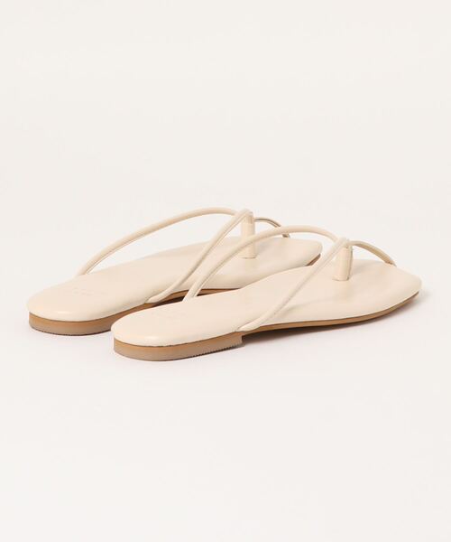 mio notis(ミオノティス)の「トゥポイントトングフラットサンダル(サンダル・レディース・ホワイト系その他/グレイッシュベージュ/ブラック・38/36/37/39)」の4枚目の写真