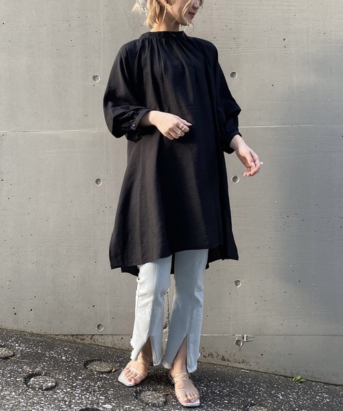 AS KNOW AS PINKY（アズノゥアズピンキー）の「贅沢タックな風フワチュニック（チュニック・レディース・ブラック/オフホワイト/ブルー・FREE）」の2枚目の写真