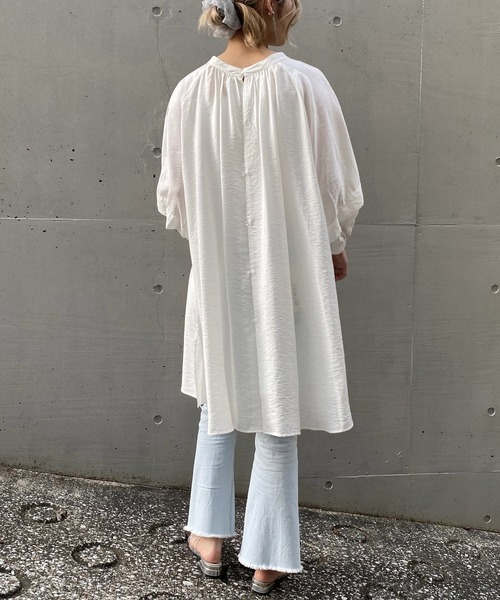 AS KNOW AS PINKY（アズノゥアズピンキー）の「贅沢タックな風フワチュニック（チュニック・レディース・ブラック/オフホワイト/ブルー・FREE）」の20枚目の写真