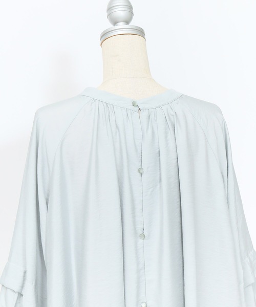 AS KNOW AS PINKY（アズノゥアズピンキー）の「贅沢タックな風フワチュニック（チュニック・レディース・ブラック/オフホワイト/ブルー・FREE）」の6枚目の写真