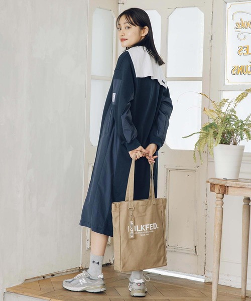MILKFED.(ミルクフェド)の「STENCIL SQUARE TOTE BAG(トートバッグ・レディース・ホワイト/ブラック/ベージュ・ONE SIZE)」の13枚目の写真