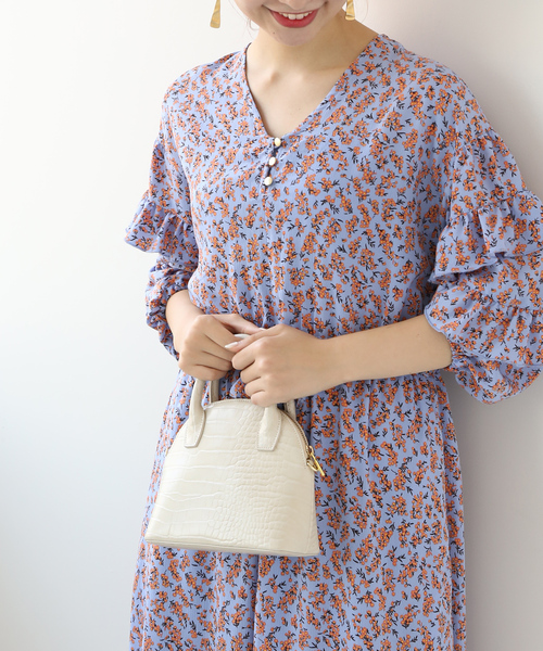 Simplicite(サンプリシテ)の「ハーフサークルチェーンミニショルダーBAG◆(ショルダーバッグ・レディース・ブラック/ブルー/アイボリー・FREE)」の2枚目の写真