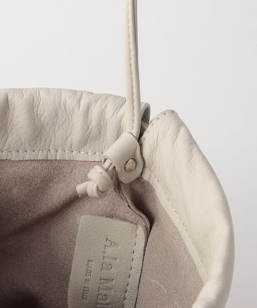 green label relaxing(グリーンレーベルリラクシング)の「<A.la Malva(ア・ラ・マルヴァ)> フリンジ 2WAY 巾着 ショルダー バッグ(ショルダーバッグ・レディース・ブラック/ベージュ/ゴールド・FREE)」の8枚目の写真