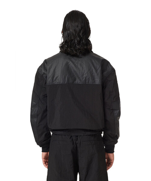 DIESEL（ディーゼル）の「メンズ ジャケット ブルゾン（ブルゾン・メンズ・ブラック/ホワイト系その他/ブラウン系その他・SMALL/LARGE/XX-LARGE/X-SMALL/MEDIUM/X-LARGE）」の18枚目の写真