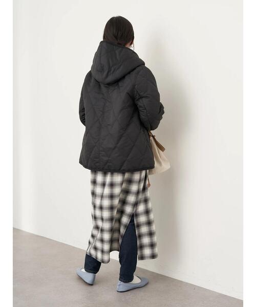 earth music&ecology(アースミュージックアンドエコロジー)の「キルティング&ボアリバーシブルフードコート*(MA-1・レディース・ブラック/ライトグレー/カーキ・L/M)」の11枚目の写真