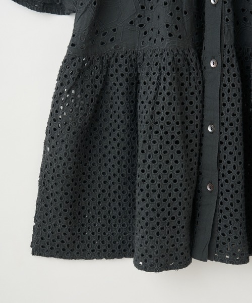 CIAOPANIC TYPY（チャオパニックティピー）の「【KIDS】indiaカットワークレースワンピース（ワンピース・キッズ・チャコールグレー/グリーン/グレー系その他・SMALL/MEDIUM/LARGE/X-LARGE/XX-LARGE）」の4枚目の写真