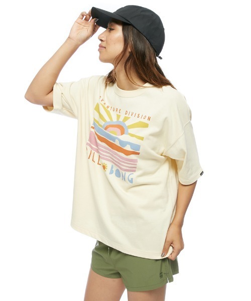 BILLABONG(ビラボン)の「BILLABONG レディース 【A/Div.】 ADIV SS TEE Tシャツ 【2022年春夏モデル】/ビラボン半袖Tシャツ(Tシャツ/カットソー・レディース・オリーブ/オフホワイト/ピンク・MEDIUM/LARGE)」の4枚目の写真