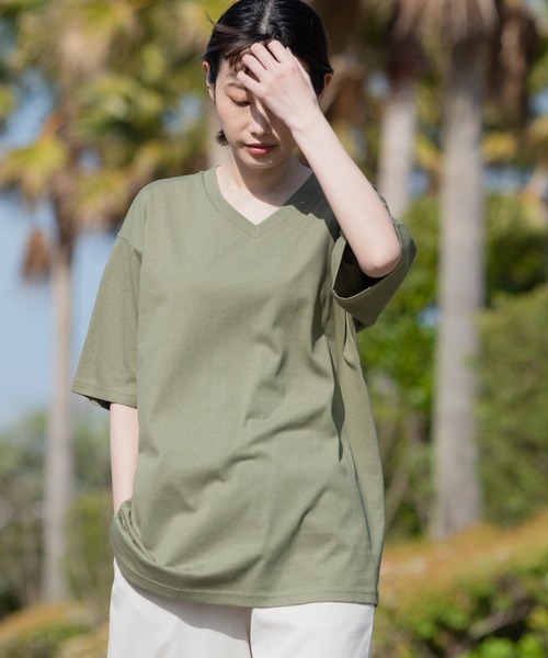 Blue Standard (ブルースタンダード)の「【BLUE STANDARD/ブルースタンダード】汗染みの目立ちにくいTシャツ ゼロステイン 撥水性 UVカット VネックTシャツ(Tシャツ/カットソー・メンズ・グレー/オリーブ/ブルー/ライトベージュ/ホワイト/チャコールグレー/ブラック/ネイビー・MEDIUM/LARGE/X-LARGE/SMALL)」の1枚目の写真