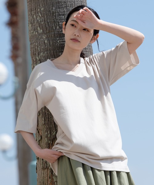 Blue Standard (ブルースタンダード)の「【BLUE STANDARD/ブルースタンダード】汗染みの目立ちにくいTシャツ ゼロステイン 撥水性 UVカット VネックTシャツ(Tシャツ/カットソー・メンズ・グレー/オリーブ/ブルー/ライトベージュ/ホワイト/チャコールグレー/ブラック/ネイビー・MEDIUM/LARGE/X-LARGE/SMALL)」の6枚目の写真