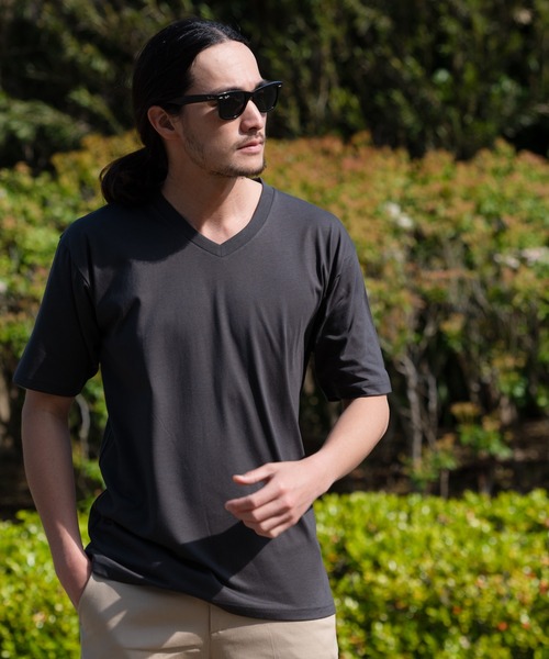 Blue Standard (ブルースタンダード)の「【BLUE STANDARD/ブルースタンダード】汗染みの目立ちにくいTシャツ ゼロステイン 撥水性 UVカット VネックTシャツ(Tシャツ/カットソー・メンズ・グレー/オリーブ/ブルー/ライトベージュ/ホワイト/チャコールグレー/ブラック/ネイビー・MEDIUM/LARGE/X-LARGE/SMALL)」の4枚目の写真