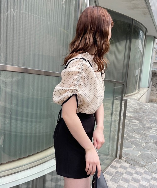 one after another NICE CLAUP(ワンアフターアナザーナイスクラップ)の「肩リボンマルチウェイブラウス(シャツ/ブラウス・レディース・ドット/オフホワイト/ブラック/ピンク系その他・FREE)」の6枚目の写真