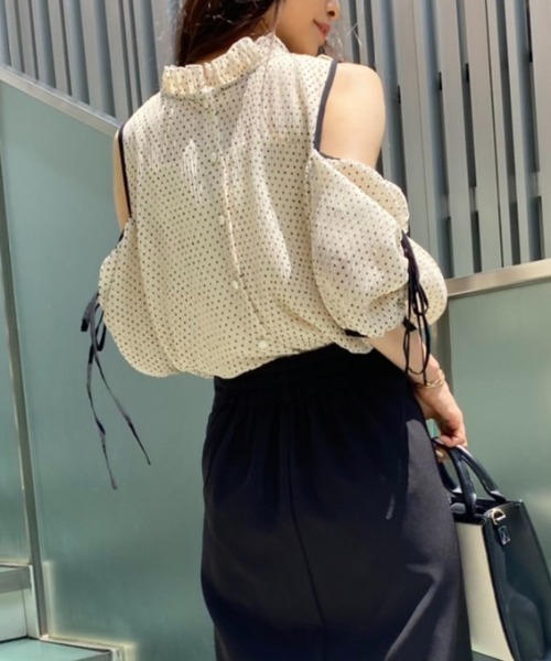 one after another NICE CLAUP(ワンアフターアナザーナイスクラップ)の「肩リボンマルチウェイブラウス(シャツ/ブラウス・レディース・ドット/オフホワイト/ブラック/ピンク系その他・FREE)」の14枚目の写真