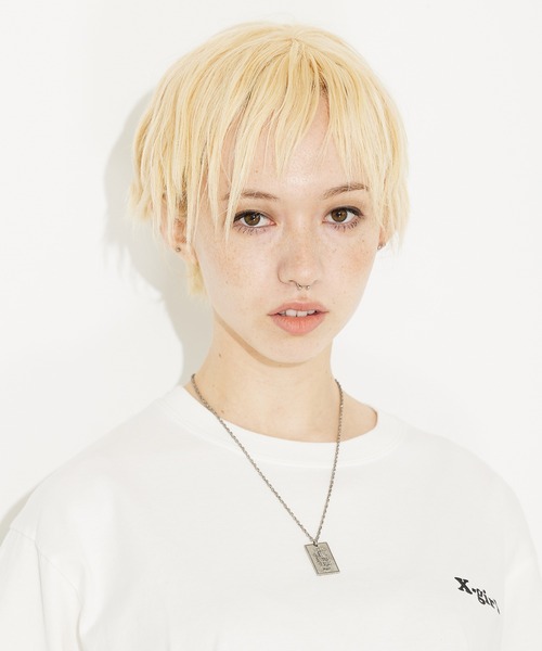 X-girl(エックスガール)の「OLD ENGLISH LOGO PLATE NECKLACE(ネックレス・レディース・シルバー/ゴールド・ONE SIZE)」の2枚目の写真