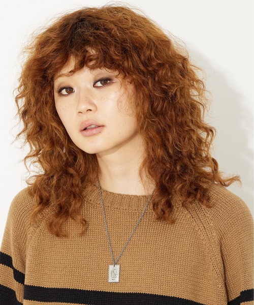 X-girl(エックスガール)の「OLD ENGLISH LOGO PLATE NECKLACE(ネックレス・レディース・シルバー/ゴールド・ONE SIZE)」の8枚目の写真