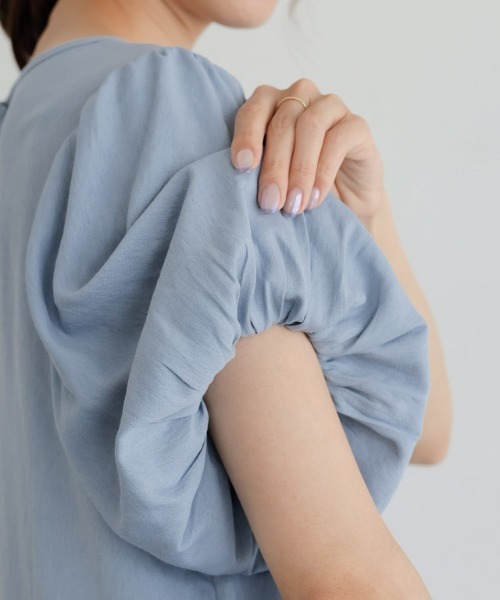 パフスリーブフリルブラウス