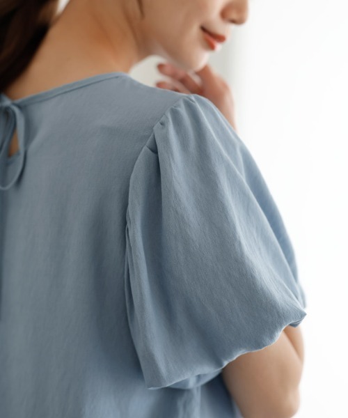 パフスリーブフリルブラウス