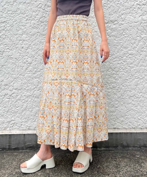 Settimissimo（セッティミッシモ）の「タックティアードボタニカルロングスカート（スカート・レディース・オレンジ/サックスブルー・FREE）」の2枚目の写真