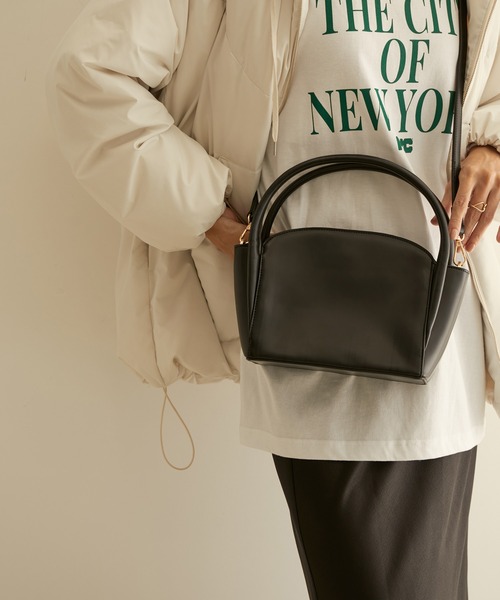 SALON adam et rope'（サロン アダム エ ロペ）の「ラウンドハンドルミドルバッグ（ショルダーバッグ・レディース・ブラック/ダークブラウン/パープル・FREE）」の2枚目の写真