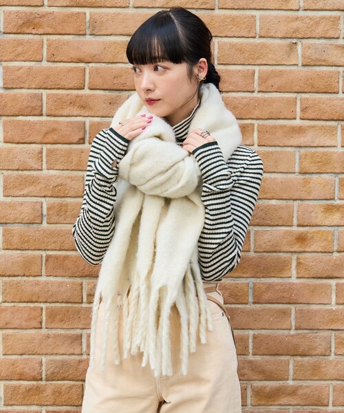 FREAK'S STORE(フリークスストア)の「ボリュームフリンジマフラー(マフラー・レディース・ナチュラル/グリーン/イエロー/ピンク・ONE SIZE)」の6枚目の写真