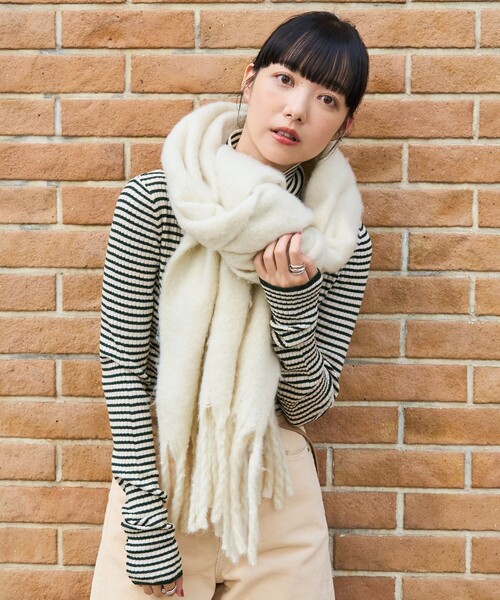 FREAK'S STORE(フリークスストア)の「ボリュームフリンジマフラー(マフラー・レディース・ナチュラル/グリーン/イエロー/ピンク・ONE SIZE)」の7枚目の写真