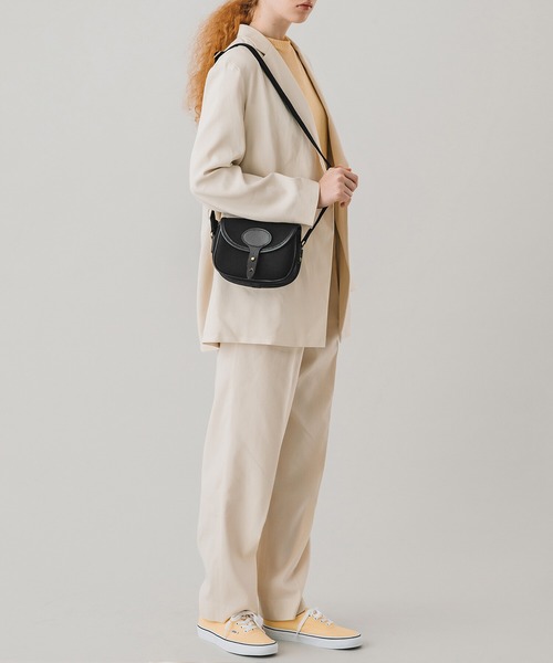 BRADY(ブレディー)の「Brady | COLNE MINI(ショルダーバッグ・レディース・カーキ/アイボリー/ブラック/ブラウン・ONE SIZE/ONE)」の12枚目の写真