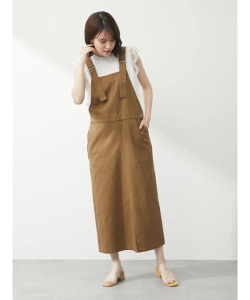 Green　Parks（グリーンパークス）の「ツイル前スリットジャンパースカート（ジャンパースカート・レディース・ベージュ/ブラック・FREE）」の3枚目の写真