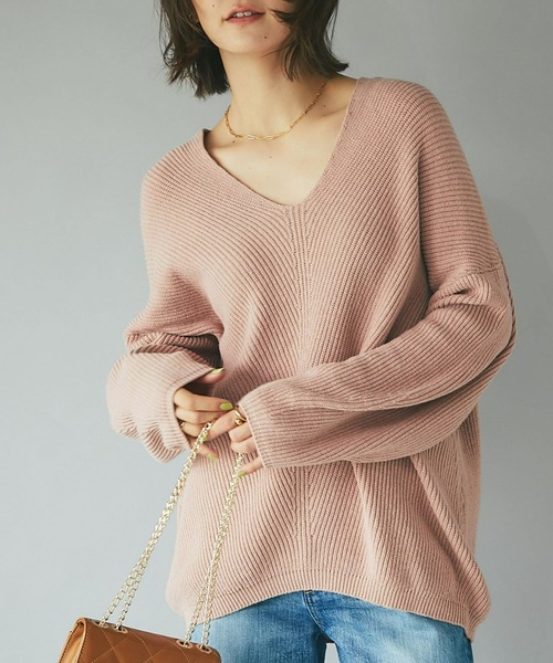 RIVE DROITE（リヴドロワ）の「女性らしさのあるフォルムで着映えする/カタアゼVネックバルーンニット（ニット/セーター・レディース・オフホワイト/ピンク/ライトグレー/サックスブルー・FREE）」の4枚目の写真