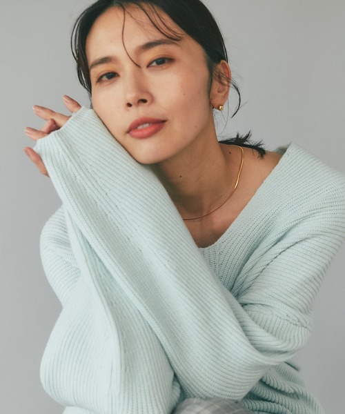 RIVE DROITE（リヴドロワ）の「女性らしさのあるフォルムで着映えする/カタアゼVネックバルーンニット（ニット/セーター・レディース・オフホワイト/ピンク/ライトグレー/サックスブルー・FREE）」の7枚目の写真