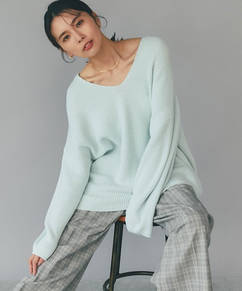 RIVE DROITE（リヴドロワ）の「女性らしさのあるフォルムで着映えする/カタアゼVネックバルーンニット（ニット/セーター・レディース・オフホワイト/ピンク/ライトグレー/サックスブルー・FREE）」の8枚目の写真