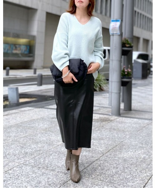 RIVE DROITE（リヴドロワ）の「女性らしさのあるフォルムで着映えする/カタアゼVネックバルーンニット（ニット/セーター・レディース・オフホワイト/ピンク/ライトグレー/サックスブルー・FREE）」の18枚目の写真