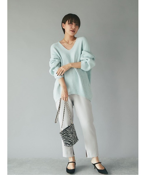 RIVE DROITE（リヴドロワ）の「女性らしさのあるフォルムで着映えする/カタアゼVネックバルーンニット（ニット/セーター・レディース・オフホワイト/ピンク/ライトグレー/サックスブルー・FREE）」の15枚目の写真