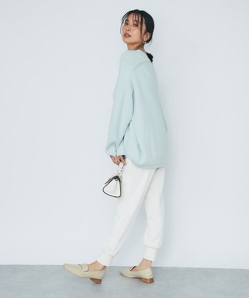 RIVE DROITE（リヴドロワ）の「女性らしさのあるフォルムで着映えする/カタアゼVネックバルーンニット（ニット/セーター・レディース・オフホワイト/ピンク/ライトグレー/サックスブルー・FREE）」の13枚目の写真
