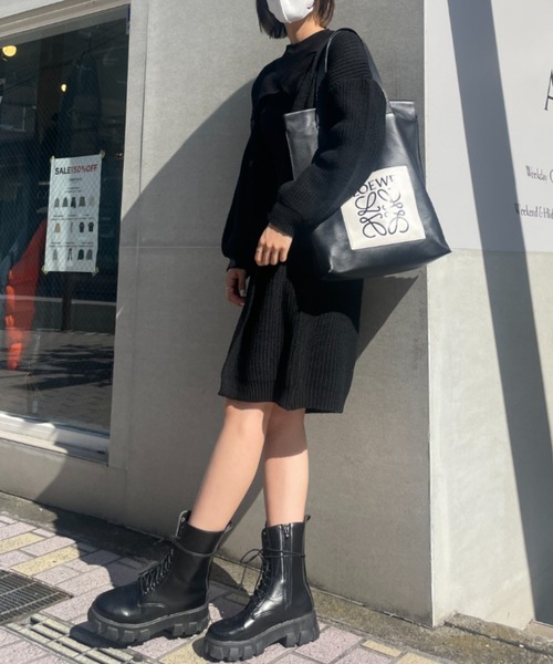 コーデに温もりを与える。ドロップショルダーロングカーディガン